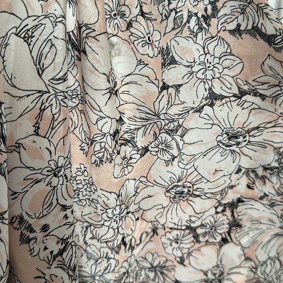 Violet & Claire pink, floral, long sleeve blouse- size 1X - Picture 3 of 9